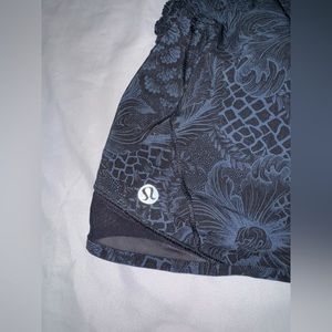 Lululemon Athletica Hotty Hot Low-Rise Lined Short 4”